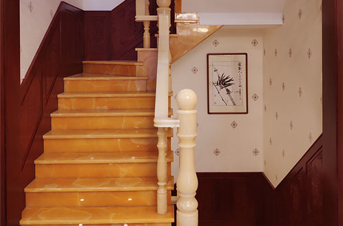 灵璧中式别墅室内汉白玉石楼梯的定制安装装饰效果